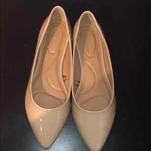 Nude dress flats